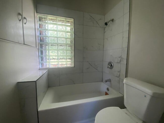Photo - 7011 Hosmer Ave