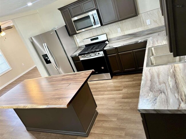 Photo - 1619 Hamlin Ave