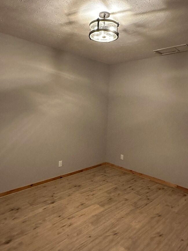 Building Photo - 189 Eagle Ridge Dr Unit Basement Apartment