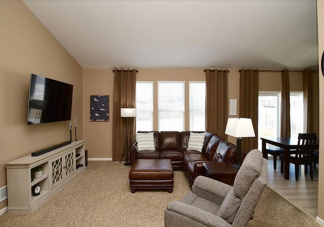 Photo - 20823 Charles St