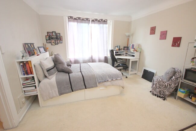 Bedroom - Oakland Apartments