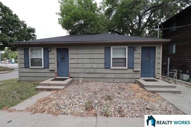 Building Photo - 1400-1402 South 28th Street Unit 1400