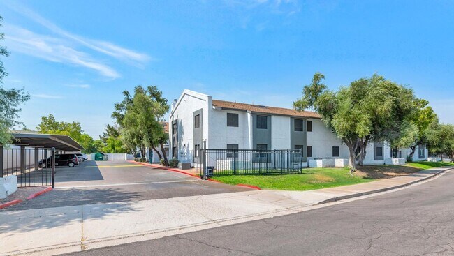 Photo - STUNNING TWO BEDROOMS CONDO WITH POOL CALL... Unit 211