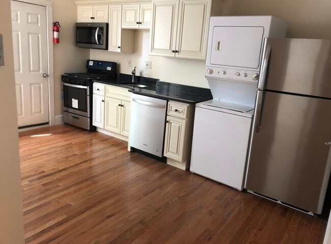 Building Photo - 883 Harrison Ave Unit 3