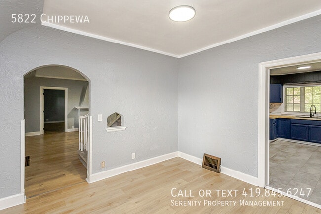 Photo - 5822 Chippewa-