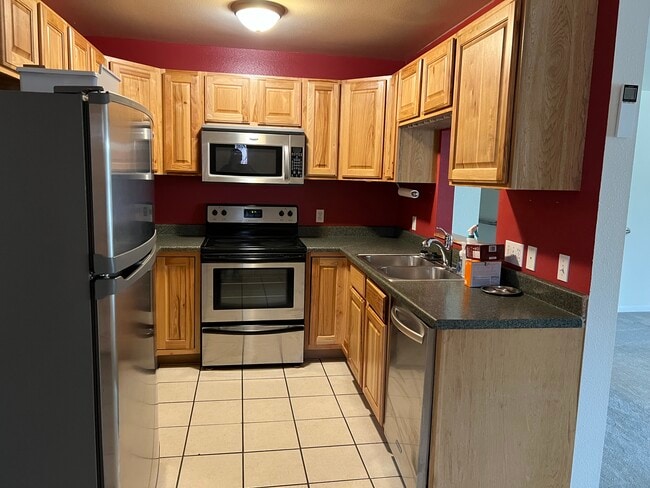 Photo - 18718 Third St