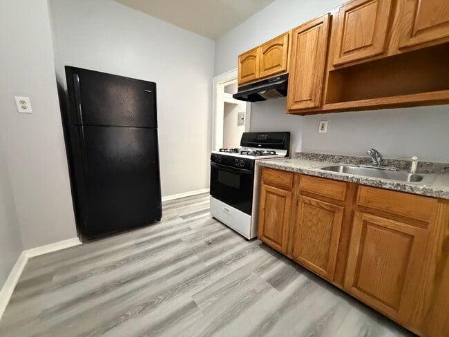 Building Photo - 243 Lexington Ave Unit 2R