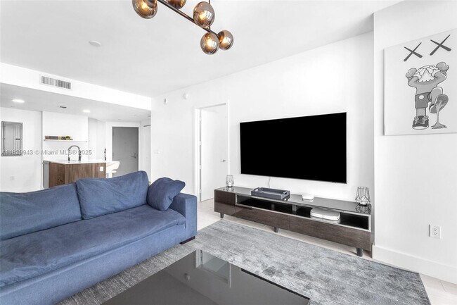 Photo - 488 NE 18th St Unidad 4311