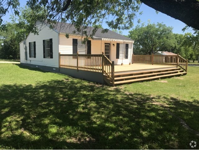 Building Photo - Lorena ISD, 2 bed/1 bath Charming Home