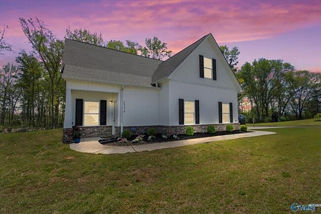 Building Photo - Like New 3 bed 3 bath House with Bonus room