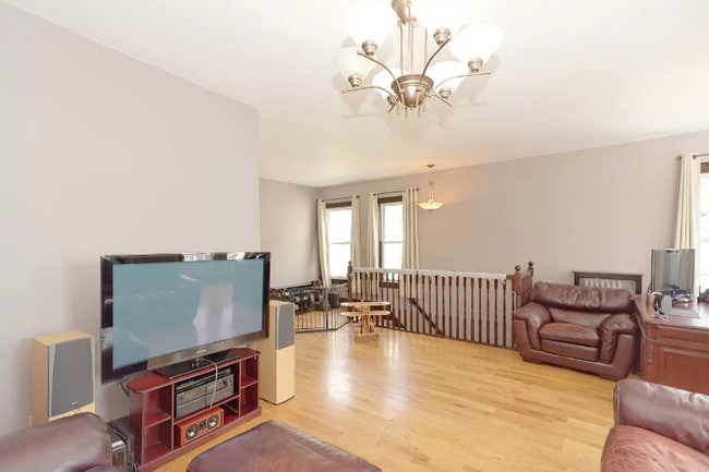 Photo - 546 Mercer St Apartment Unit 2