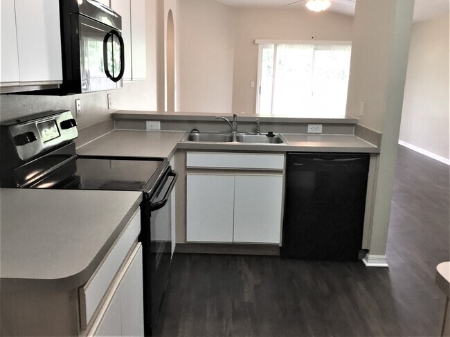 Photo - 519 Scarlet Maple Ct House