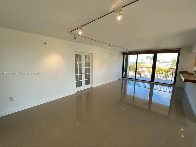 Photo - 801 N Venetian Dr Unidad 202
