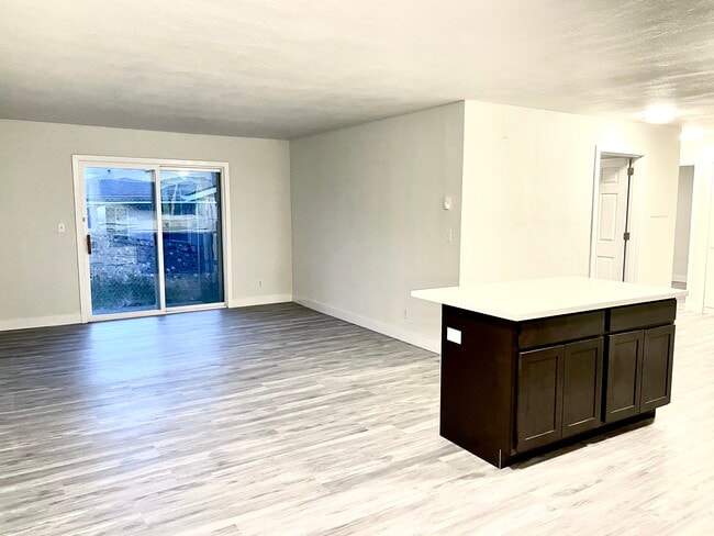 Photo - 721 NE 20th Pl