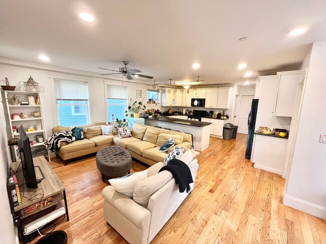 Photo - Amazing 5 bed 2.5 bath in Allston... BROKER FEE PAID NY LANDLORD!!