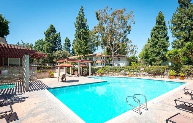 5876 Bowcroft en Cameo Woods en alquiler/arrendamiento - 5876 Bowcroft St Unidad 2