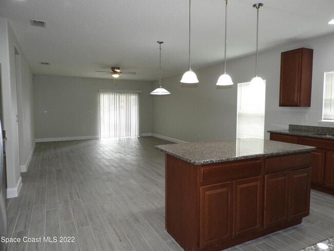 Photo - 583 Hollow Glen Dr