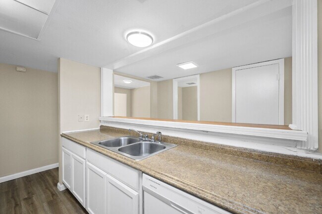 Photo - 7236 Crownwest St