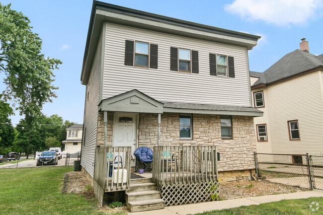 Building Photo - 621 Oneida St Unit 2 Rental