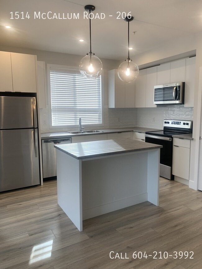 Building Photo - Condo in the Cinema District! Unit 206