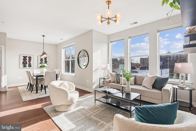 Building Photo - 989 S Buchanan St Unit 225