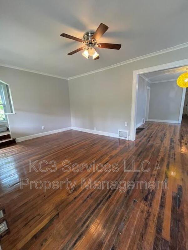 Photo - 5842 Euclid Ave E