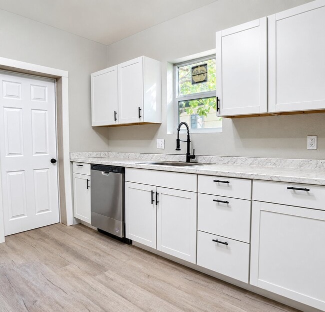 Photo - 1507 W 17th St