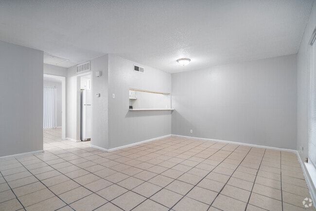1BR, 1BA - 660SF - Living Room - Woodbury Place