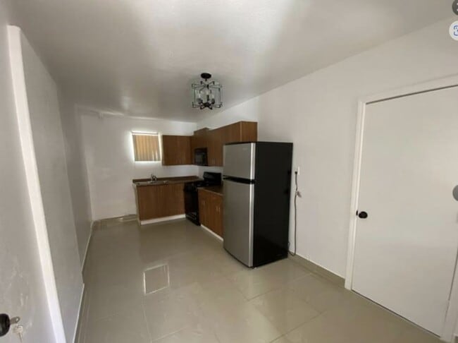 STUDIO NEAR AIRPORT, STRIP AND UNLV - STUDIO NEAR AIRPORT, STRIP AND UNLV House