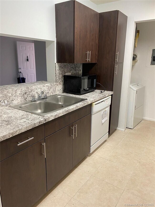 Photo - 4096 N Pine Island Rd Unit 2111