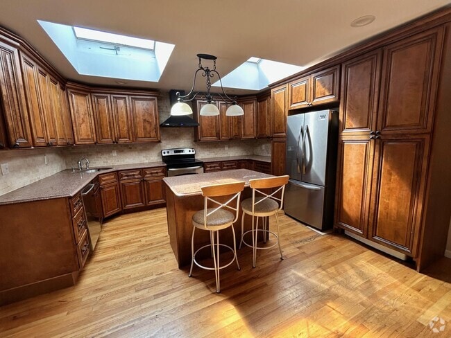 Building Photo - 1380 Bellmore Ave Rental