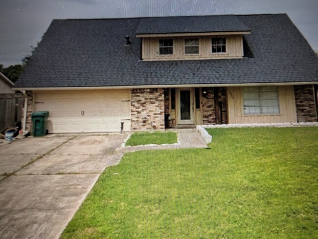 Building Photo - 1900 W Kirby Ave