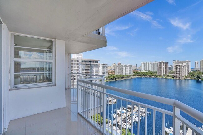 Photo - 18041 Biscayne Blvd