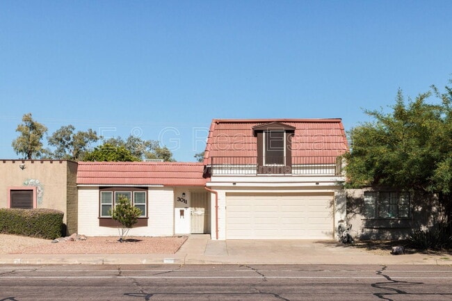 Building Photo - 3011 S Country Club Way