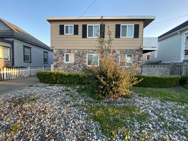 Building Photo - 341 Williams St Unit A