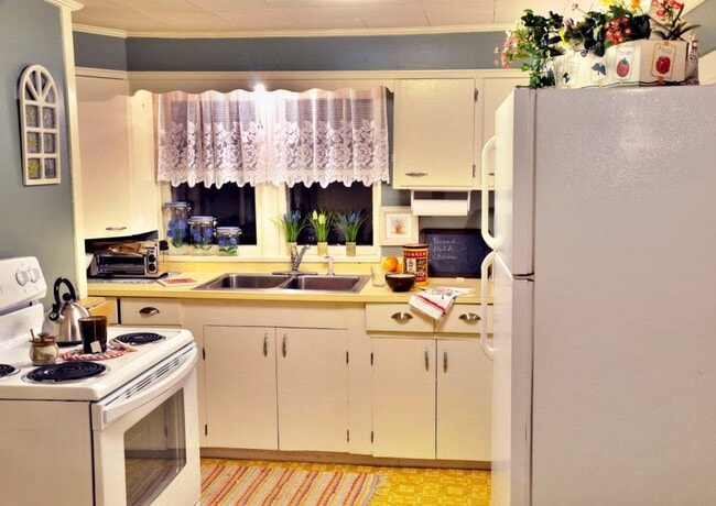 Photo - 235 E Lamb St