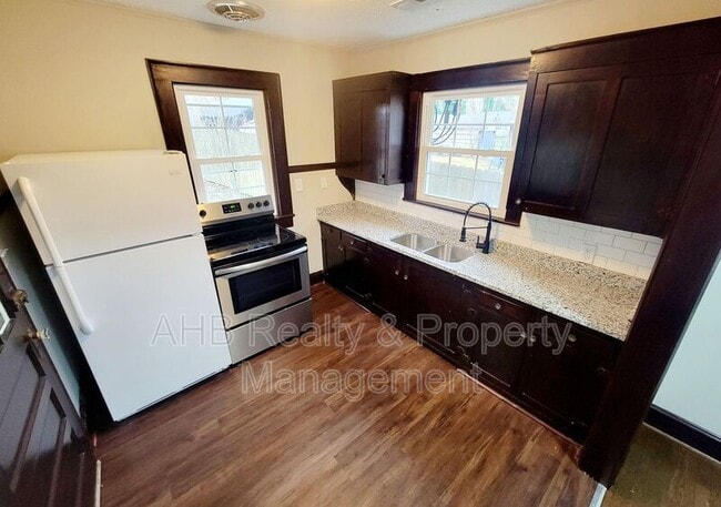 122 Markham St