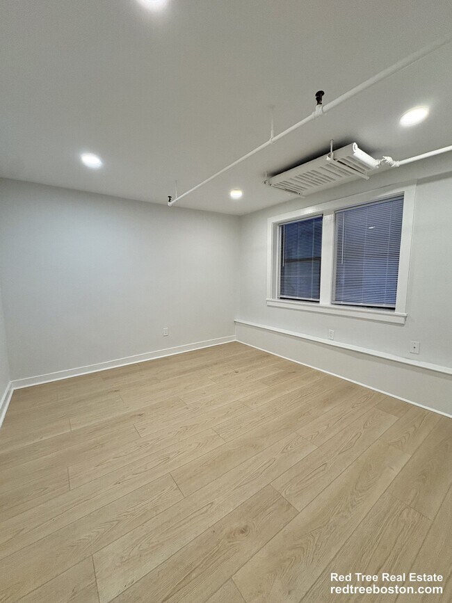 Photo - 19 Peterborough St Unit A