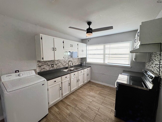 1504 Red Fox Rd