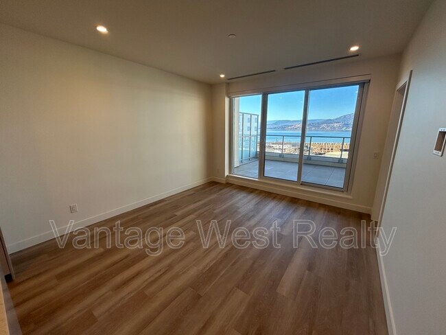 Photo - 3340-3340 Lakeshore Rd