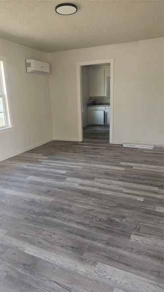 Photo - 7956 Hull Ave