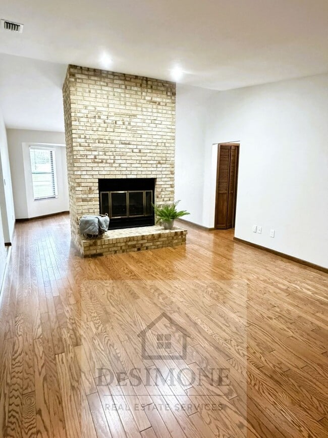 Building Photo - Charming 3BR Home in Country Oaks – Close to West Marion Hospital, Shopping, Dining & WEC