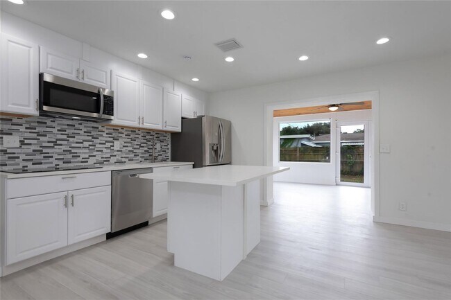 Photo - 713 SW 4th Ct