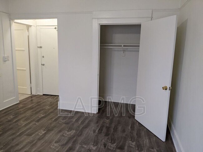 Photo - 2913 S. Flower Street Unit B05