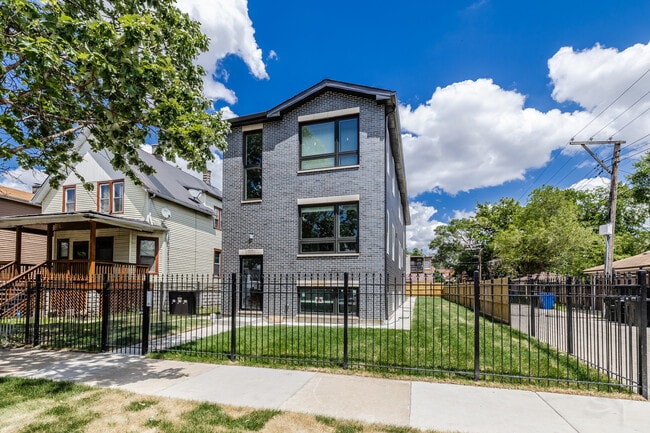 Building Photo - 723 N Waller Ave Unit 1