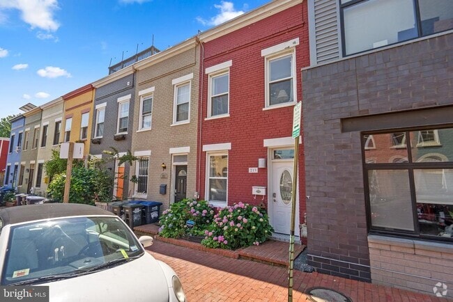 Building Photo - 219 Parker St NE Rental