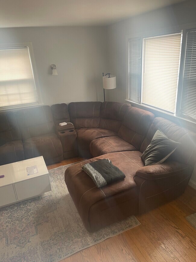 Photo - 633 N Nelson St