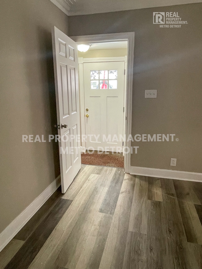 Photo - 16210 Ferguson St