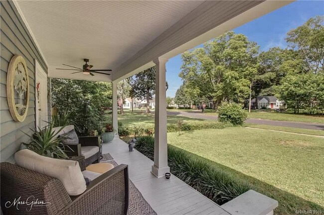 Photo - 3420 Coldwell St