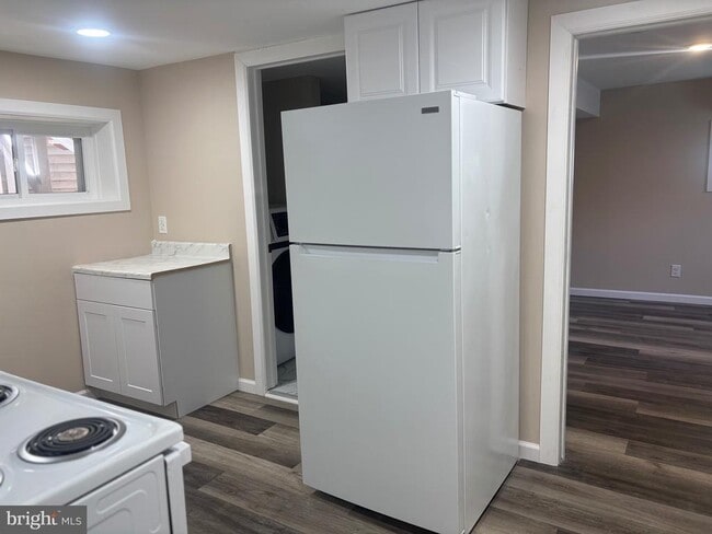 Building Photo - 14 West Ave Unit B